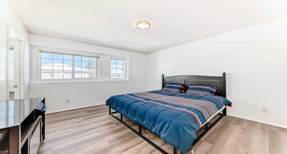 35 Kingsland Villas, Calgary, Alberta T2V 5J9, 3 Bedrooms Bedrooms, ,3 BathroomsBathrooms,Residential,For Sale,Kingsland,A2297300