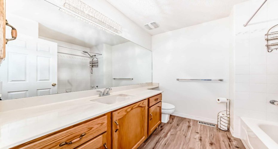 35 Kingsland Villas, Calgary, Alberta T2V 5J9, 3 Bedrooms Bedrooms, ,3 BathroomsBathrooms,Residential,For Sale,Kingsland,A2297300