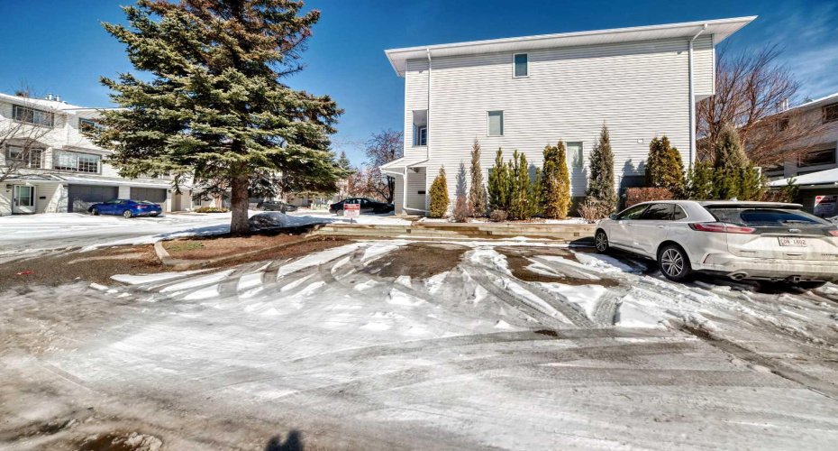 35 Kingsland Villas, Calgary, Alberta T2V 5J9, 3 Bedrooms Bedrooms, ,3 BathroomsBathrooms,Residential,For Sale,Kingsland,A2297300