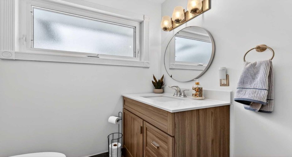 33 Warwick Drive, Calgary, Alberta T3C 2R5, 6 Bedrooms Bedrooms, ,3 BathroomsBathrooms,Residential,For Sale,Warwick,A2297421