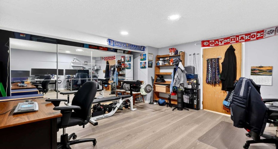 33 Warwick Drive, Calgary, Alberta T3C 2R5, 6 Bedrooms Bedrooms, ,3 BathroomsBathrooms,Residential,For Sale,Warwick,A2297421