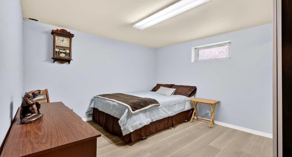 33 Warwick Drive, Calgary, Alberta T3C 2R5, 6 Bedrooms Bedrooms, ,3 BathroomsBathrooms,Residential,For Sale,Warwick,A2297421