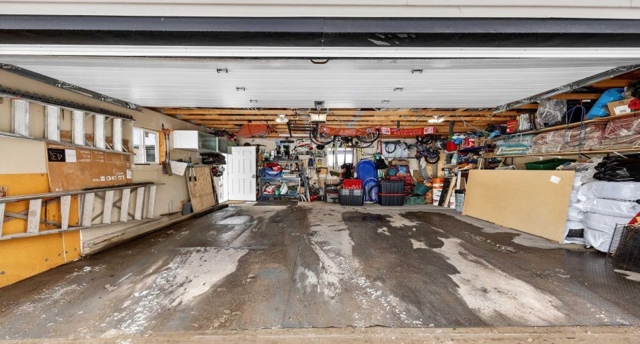 33 Warwick Drive, Calgary, Alberta T3C 2R5, 6 Bedrooms Bedrooms, ,3 BathroomsBathrooms,Residential,For Sale,Warwick,A2297421