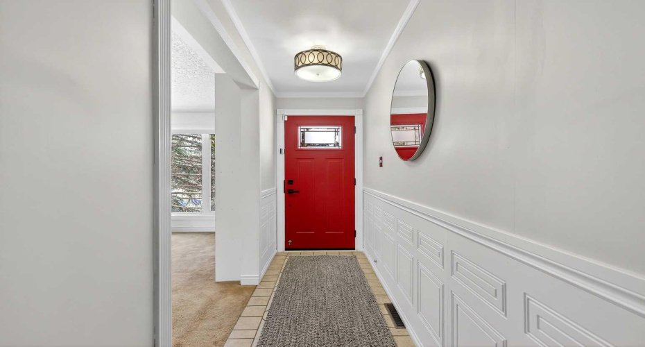 33 Warwick Drive, Calgary, Alberta T3C 2R5, 6 Bedrooms Bedrooms, ,3 BathroomsBathrooms,Residential,For Sale,Warwick,A2297421