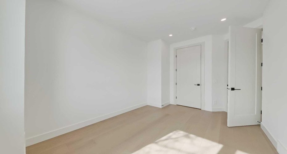 419 22 Avenue, Calgary, Alberta T2M 1N4, 4 Bedrooms Bedrooms, ,4 BathroomsBathrooms,Residential,For Sale,22,A2297913