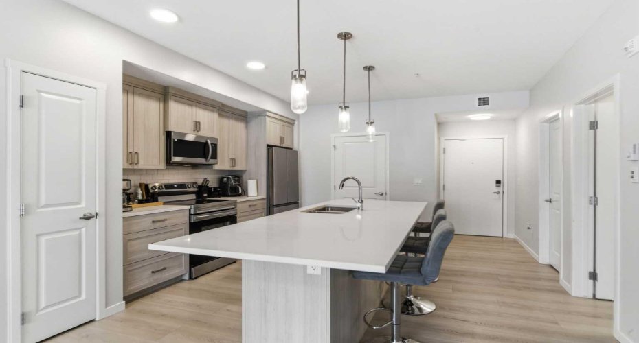 550 Belmont Street, Calgary, Alberta T2X 5X1, 2 Bedrooms Bedrooms, ,2 BathroomsBathrooms,Residential,For Sale,Belmont,A2298341