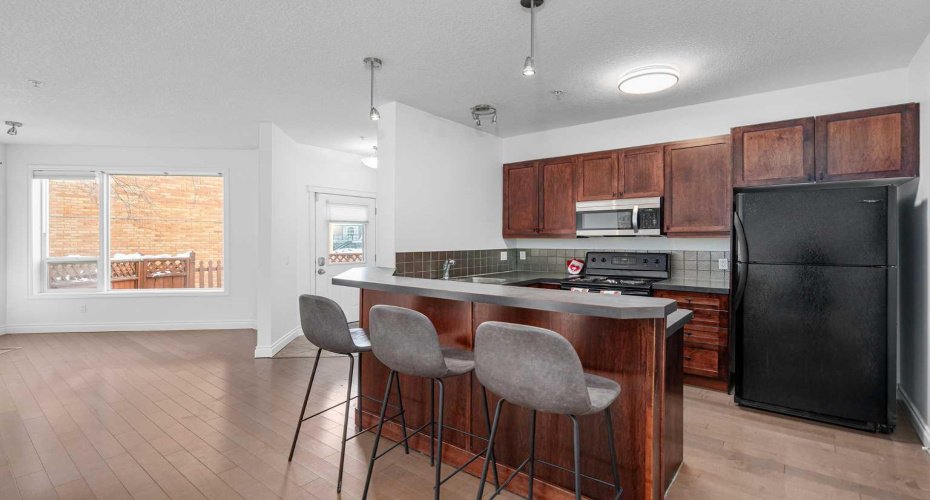 2040 35 Avenue, Calgary, Alberta T2T 2E1, 2 Bedrooms Bedrooms, ,2 BathroomsBathrooms,Residential,For Sale,35,A2298856