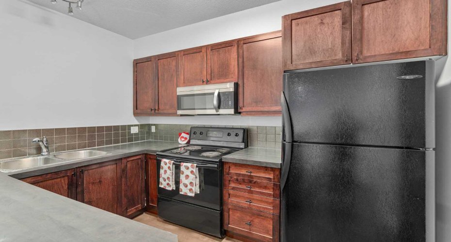 2040 35 Avenue, Calgary, Alberta T2T 2E1, 2 Bedrooms Bedrooms, ,2 BathroomsBathrooms,Residential,For Sale,35,A2298856