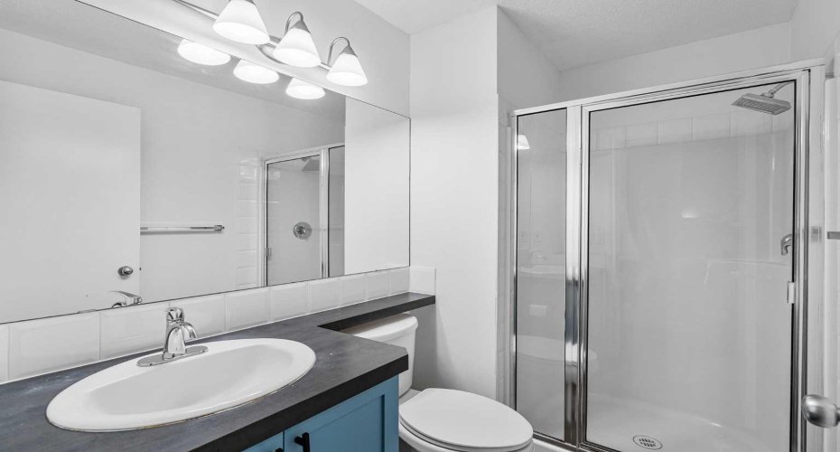 2040 35 Avenue, Calgary, Alberta T2T 2E1, 2 Bedrooms Bedrooms, ,2 BathroomsBathrooms,Residential,For Sale,35,A2298856