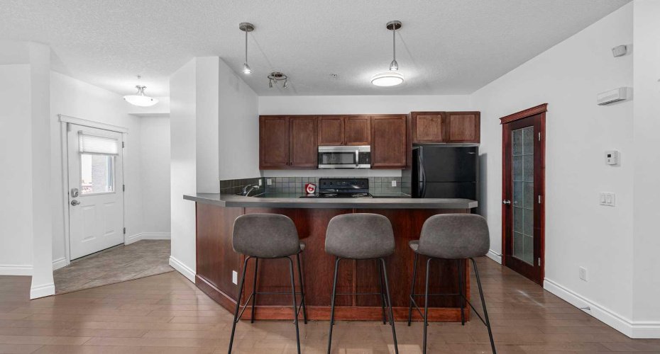 2040 35 Avenue, Calgary, Alberta T2T 2E1, 2 Bedrooms Bedrooms, ,2 BathroomsBathrooms,Residential,For Sale,35,A2298856