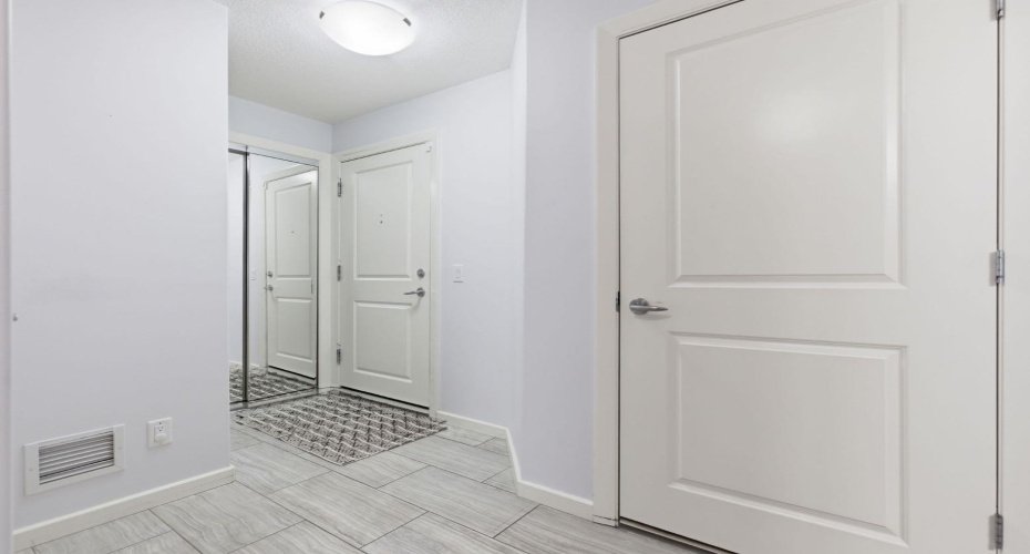 Entryway in unit 3103