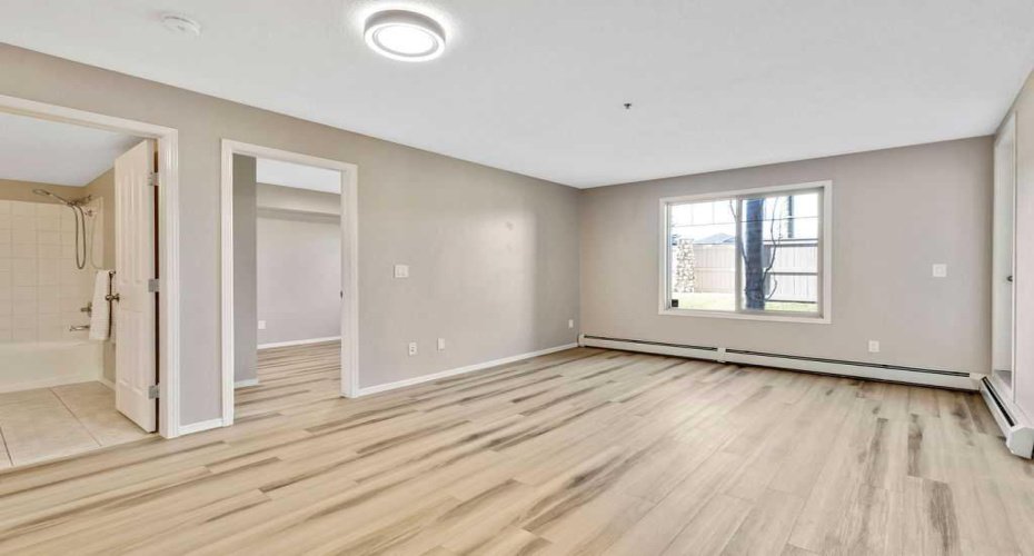 living rm access to 2nd bed rm