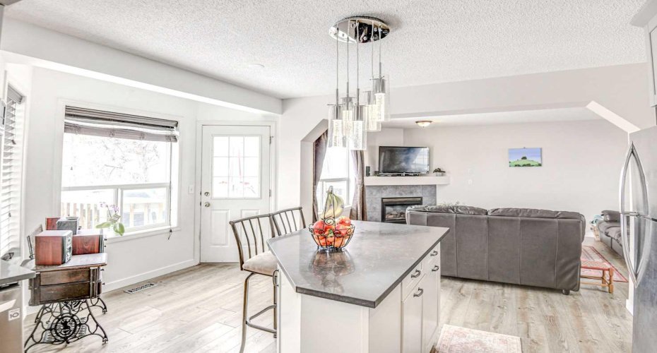 207 Crystalridge Place, Okotoks, Alberta T1S1T9, 3 Bedrooms Bedrooms, ,3 BathroomsBathrooms,Residential,For Sale,Crystalridge,A2298825