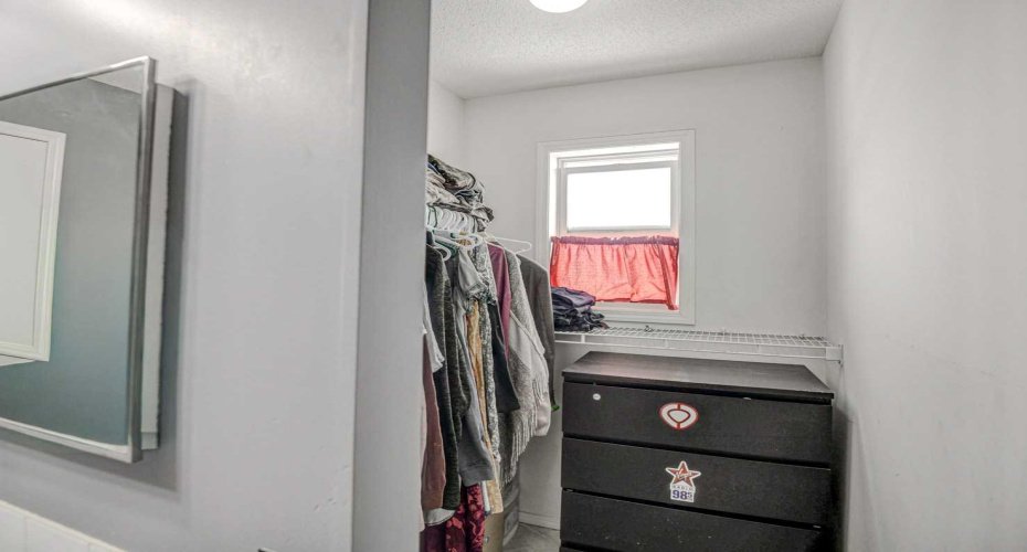 207 Crystalridge Place, Okotoks, Alberta T1S1T9, 3 Bedrooms Bedrooms, ,3 BathroomsBathrooms,Residential,For Sale,Crystalridge,A2298825