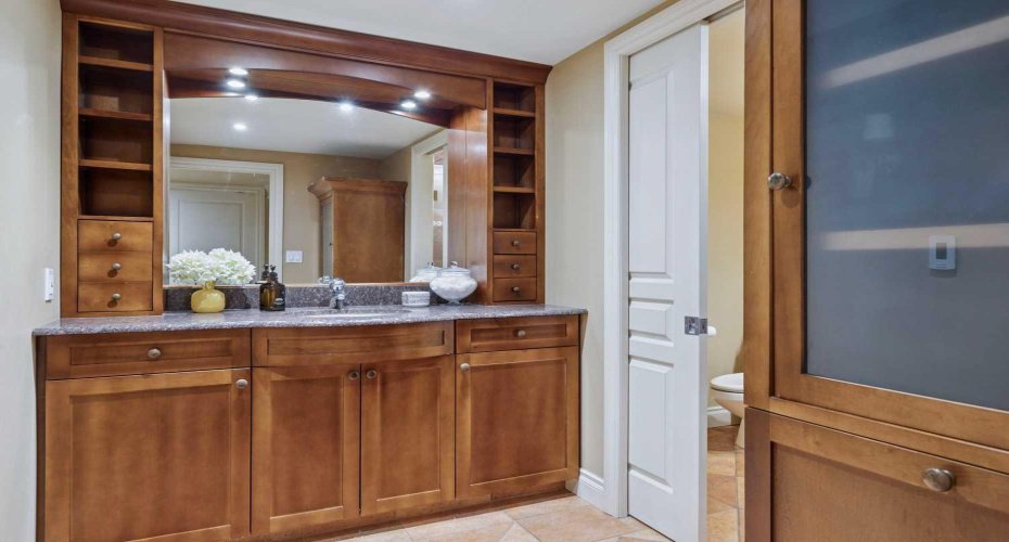 2210 12 Street, Calgary, Alberta T2T 3N4, 6 Bedrooms Bedrooms, ,4 BathroomsBathrooms,Residential,For Sale,12,A2291787