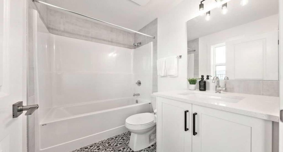 Primary ensuite 4-piece bathroom offering comfort and convenience.