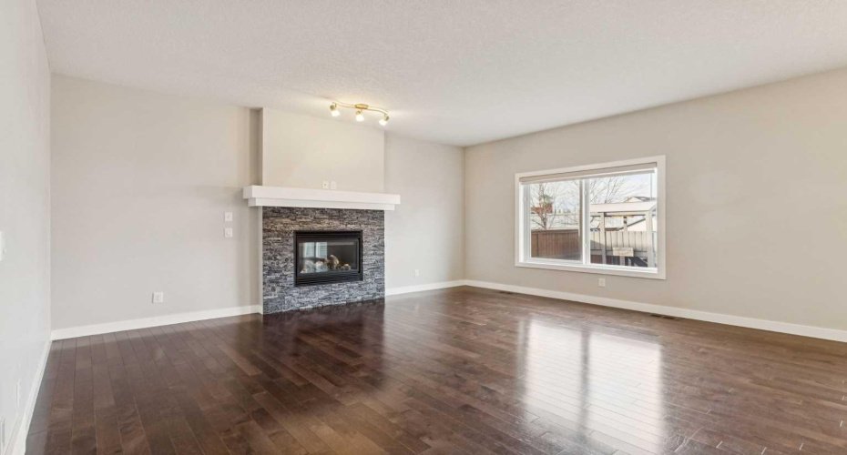 171 Kinniburgh Road, Chestermere, Alberta T1X0T8, 4 Bedrooms Bedrooms, ,4 BathroomsBathrooms,Residential,For Sale,Kinniburgh,A2283811