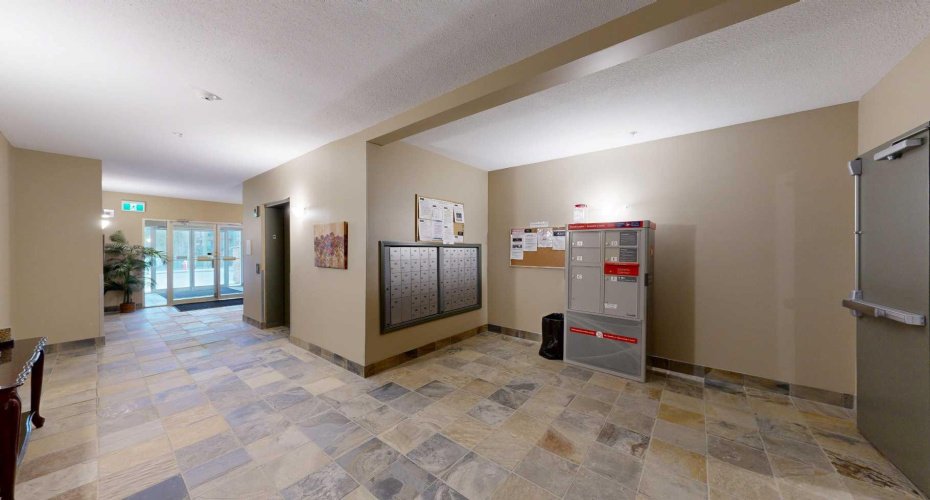 92 Crystal Shores Road, Okotoks, Alberta T1S2N2, 2 Bedrooms Bedrooms, ,2 BathroomsBathrooms,Residential,For Sale,Crystal Shores,A2300084