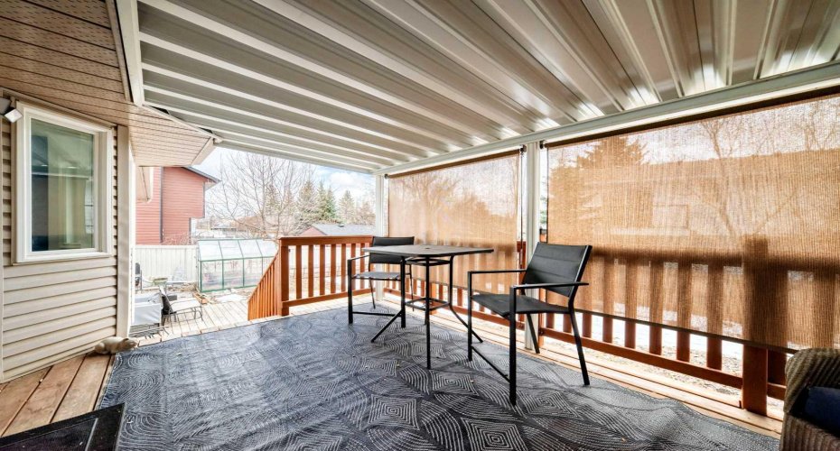 7 Sunset Crescent, Okotoks, Alberta T1S 1M6, 4 Bedrooms Bedrooms, ,3 BathroomsBathrooms,Residential,For Sale,Sunset,A2300092