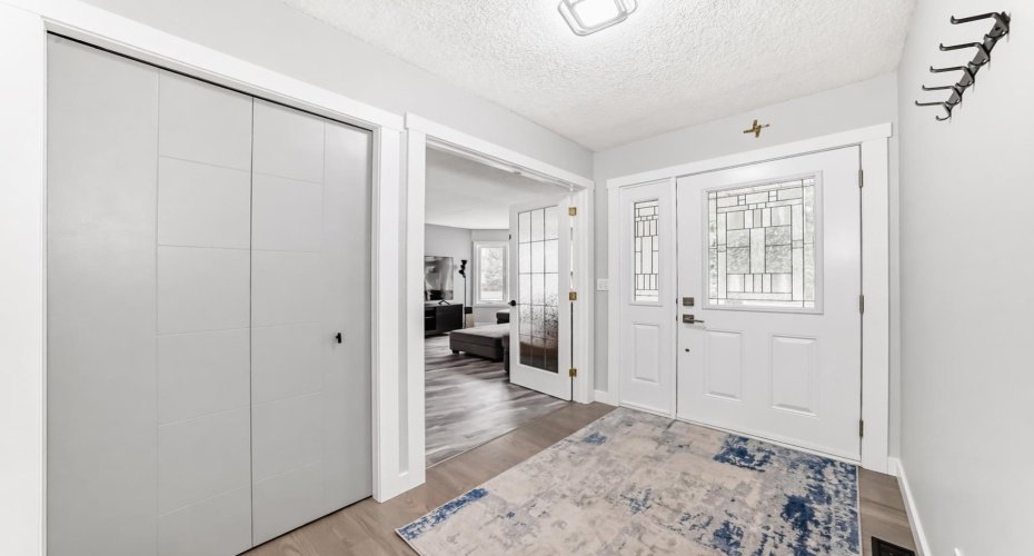 7 Sunset Crescent, Okotoks, Alberta T1S 1M6, 4 Bedrooms Bedrooms, ,3 BathroomsBathrooms,Residential,For Sale,Sunset,A2300092