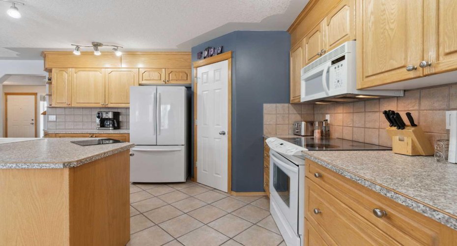 Immaculate condition and well maintained. Dedicated Pantry Space