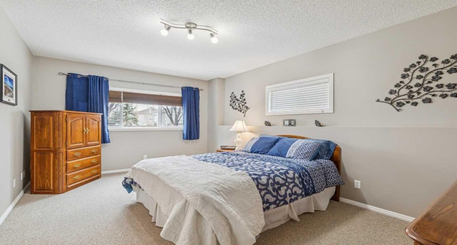 328 Cove Road, Chestermere, Alberta T1X 1L5, 3 Bedrooms Bedrooms, ,3 BathroomsBathrooms,Residential,For Sale,Cove,A2299403