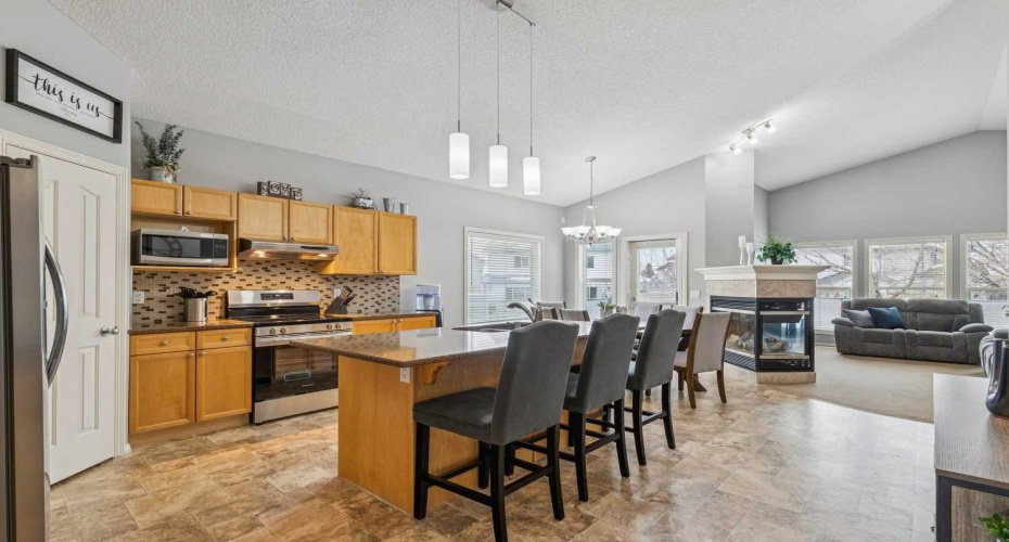 328 Cove Road, Chestermere, Alberta T1X 1L5, 3 Bedrooms Bedrooms, ,3 BathroomsBathrooms,Residential,For Sale,Cove,A2299403