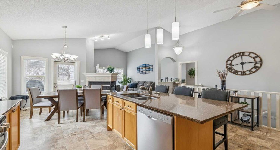 328 Cove Road, Chestermere, Alberta T1X 1L5, 3 Bedrooms Bedrooms, ,3 BathroomsBathrooms,Residential,For Sale,Cove,A2299403