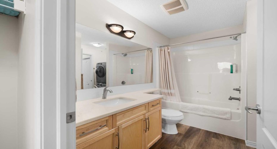 1 Crystal Green Lane, Okotoks, Alberta T1S 0C5, 2 Bedrooms Bedrooms, ,2 BathroomsBathrooms,Residential,For Sale,Crystal Green,A2298988