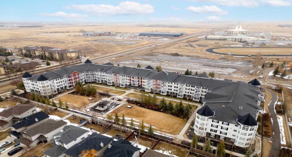 1 Crystal Green Lane, Okotoks, Alberta T1S 0C5, 2 Bedrooms Bedrooms, ,2 BathroomsBathrooms,Residential,For Sale,Crystal Green,A2298988