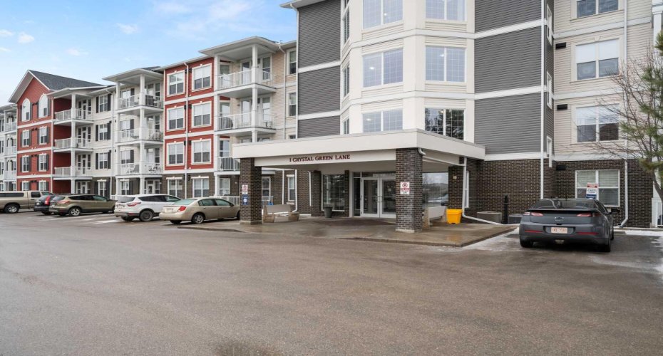 1 Crystal Green Lane, Okotoks, Alberta T1S 0C5, 2 Bedrooms Bedrooms, ,2 BathroomsBathrooms,Residential,For Sale,Crystal Green,A2298988