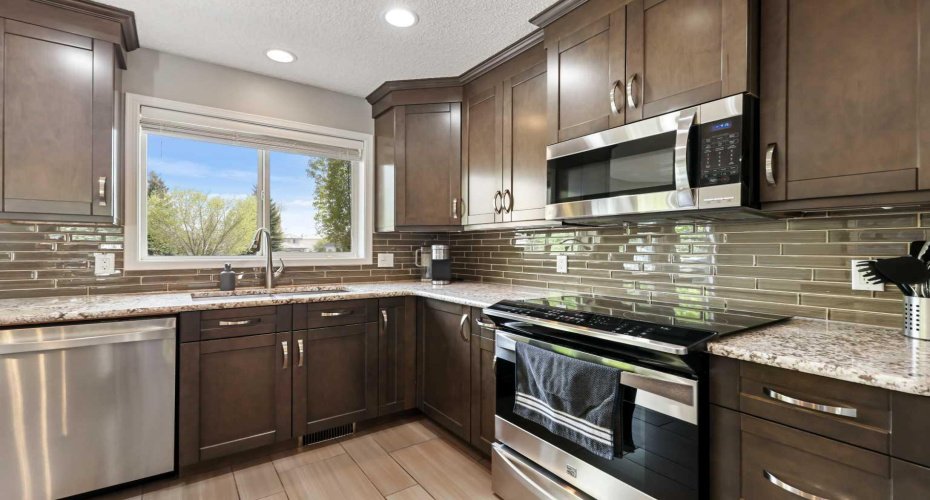 11 Strathmore Lakes Crescent, Strathmore, Alberta T1P 1L7, 5 Bedrooms Bedrooms, ,3 BathroomsBathrooms,Residential,For Sale,Strathmore Lakes,A2300402