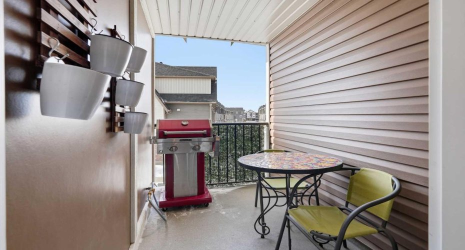 250 Fireside View, Cochrane, Alberta T4C 2M2, 2 Bedrooms Bedrooms, ,3 BathroomsBathrooms,Residential,For Sale,Fireside,A2300464