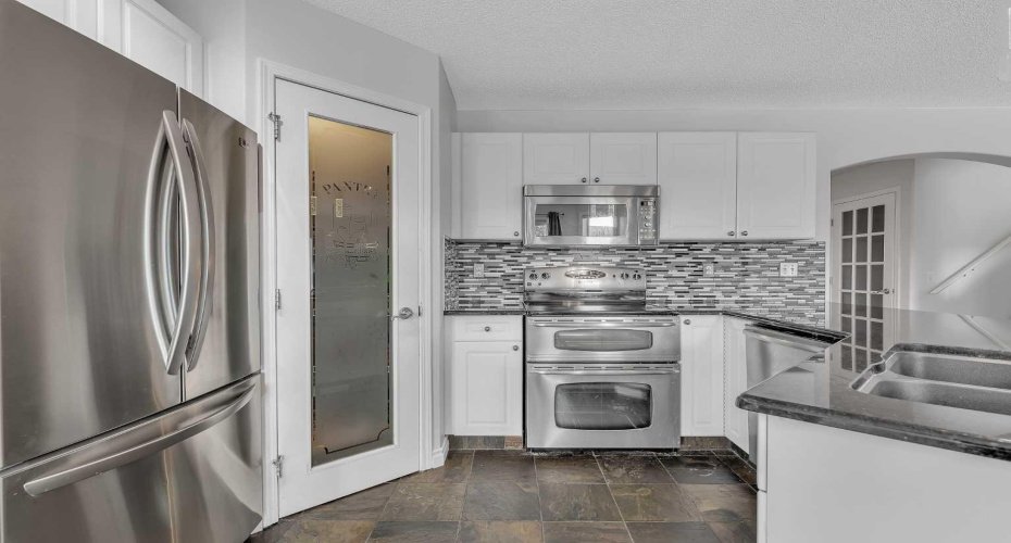 92 Bow Ridge Crescent, Cochrane, Alberta T4C1V1, 4 Bedrooms Bedrooms, ,4 BathroomsBathrooms,Residential,For Sale,Bow Ridge,A2299917