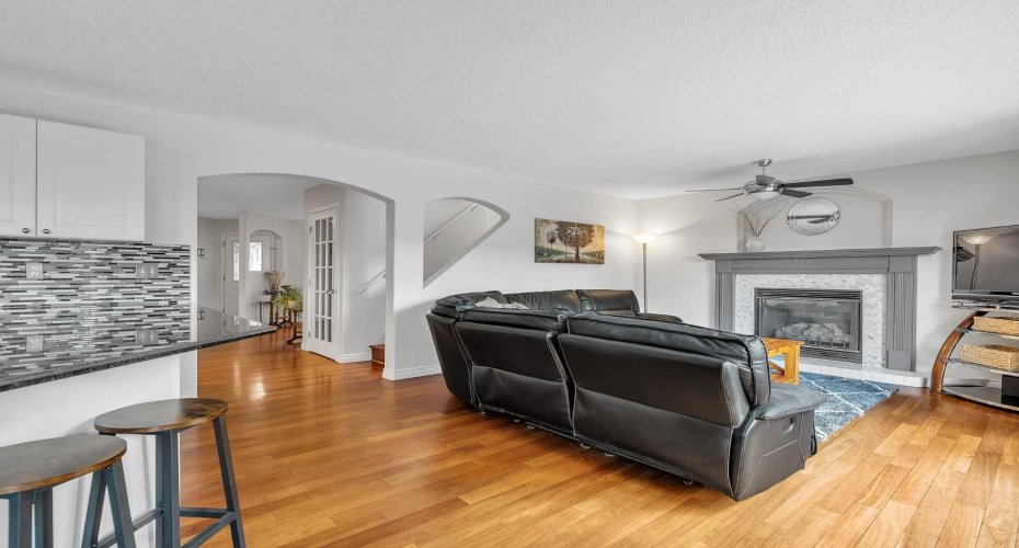 92 Bow Ridge Crescent, Cochrane, Alberta T4C1V1, 4 Bedrooms Bedrooms, ,4 BathroomsBathrooms,Residential,For Sale,Bow Ridge,A2299917