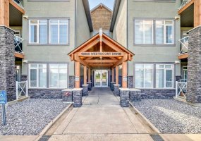 1005A Westmount Drive, Strathmore, Alberta T1P 0C3, 2 Bedrooms Bedrooms, ,2 BathroomsBathrooms,Residential,For Sale,Westmount,A2300165