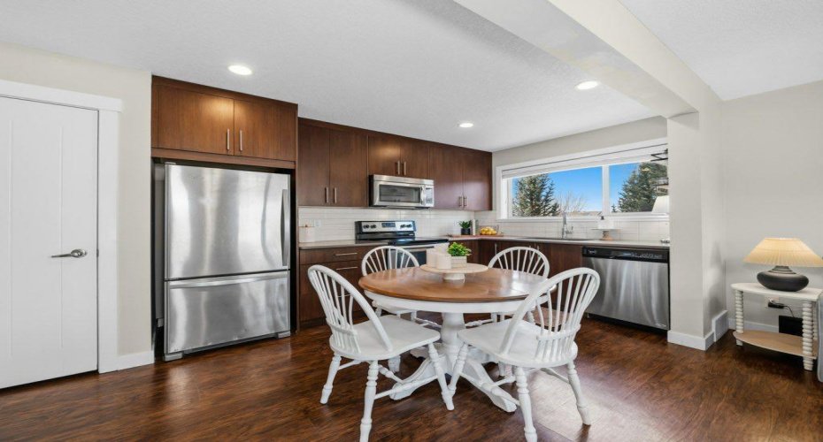 50 Belgian Lane, Cochrane, Alberta T4C 0Y5, 3 Bedrooms Bedrooms, ,3 BathroomsBathrooms,Residential,For Sale,Belgian,A2300209