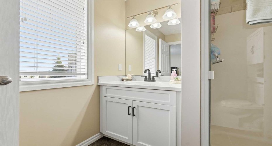 371 Marina Drive, Chestermere, Alberta T1X 1V1, 4 Bedrooms Bedrooms, ,3 BathroomsBathrooms,Residential,For Sale,Marina,A2300344