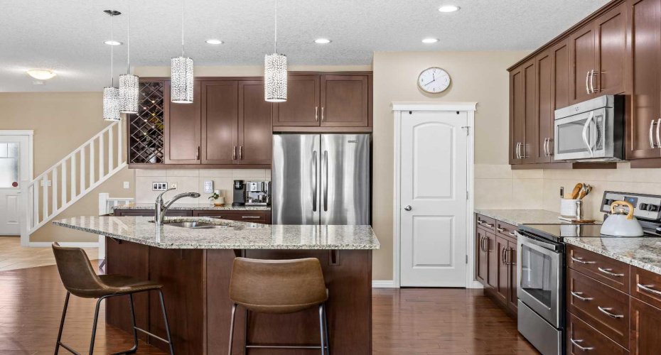 211 Mountainview Drive, Okotoks, Alberta T1S 0L6, 3 Bedrooms Bedrooms, ,4 BathroomsBathrooms,Residential,For Sale,Mountainview,A2300345