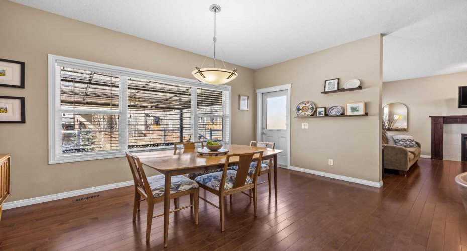 211 Mountainview Drive, Okotoks, Alberta T1S 0L6, 3 Bedrooms Bedrooms, ,4 BathroomsBathrooms,Residential,For Sale,Mountainview,A2300345