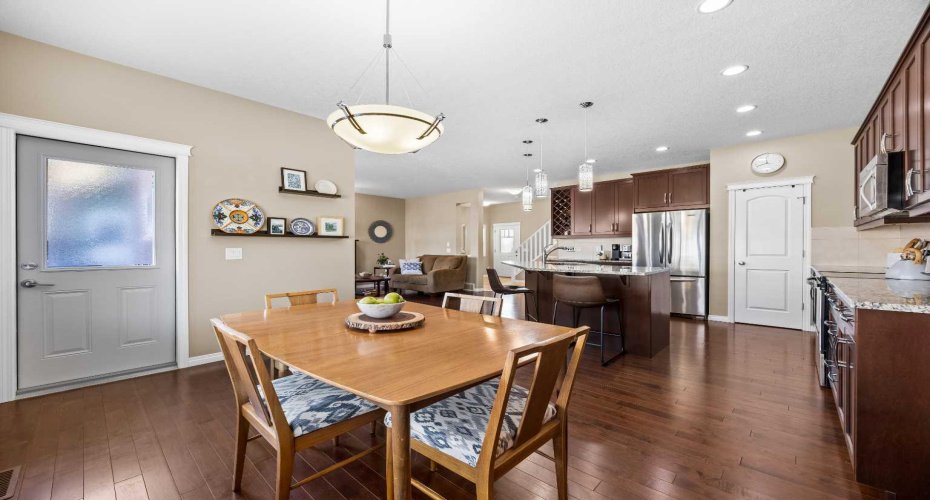 211 Mountainview Drive, Okotoks, Alberta T1S 0L6, 3 Bedrooms Bedrooms, ,4 BathroomsBathrooms,Residential,For Sale,Mountainview,A2300345