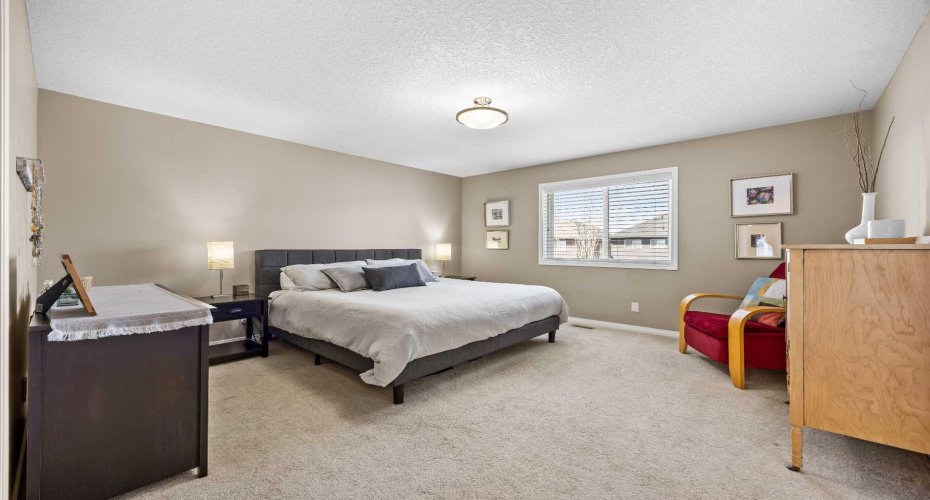 211 Mountainview Drive, Okotoks, Alberta T1S 0L6, 3 Bedrooms Bedrooms, ,4 BathroomsBathrooms,Residential,For Sale,Mountainview,A2300345