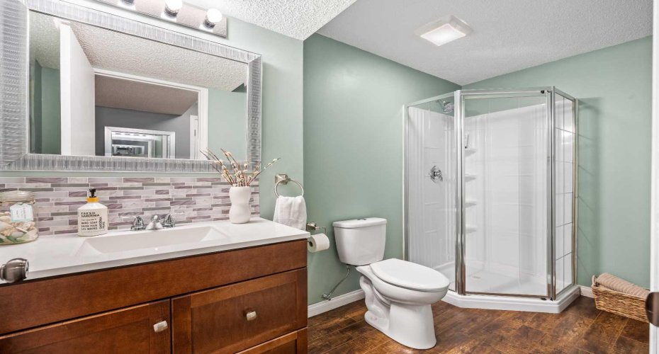 211 Mountainview Drive, Okotoks, Alberta T1S 0L6, 3 Bedrooms Bedrooms, ,4 BathroomsBathrooms,Residential,For Sale,Mountainview,A2300345