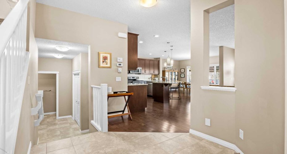 211 Mountainview Drive, Okotoks, Alberta T1S 0L6, 3 Bedrooms Bedrooms, ,4 BathroomsBathrooms,Residential,For Sale,Mountainview,A2300345