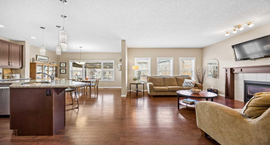 211 Mountainview Drive, Okotoks, Alberta T1S 0L6, 3 Bedrooms Bedrooms, ,4 BathroomsBathrooms,Residential,For Sale,Mountainview,A2300345