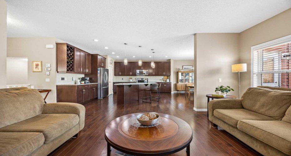 211 Mountainview Drive, Okotoks, Alberta T1S 0L6, 3 Bedrooms Bedrooms, ,4 BathroomsBathrooms,Residential,For Sale,Mountainview,A2300345