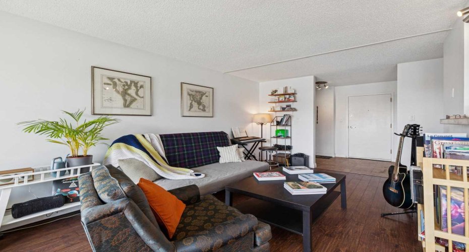 523 15 Avenue, Calgary, Alberta T2R 0R3, 2 Bedrooms Bedrooms, ,1 BathroomBathrooms,Residential,For Sale,15,A2297203