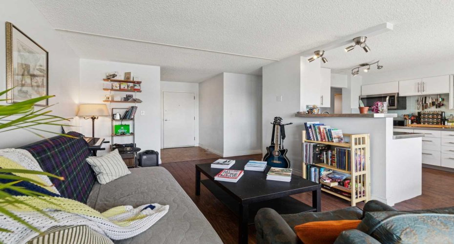 523 15 Avenue, Calgary, Alberta T2R 0R3, 2 Bedrooms Bedrooms, ,1 BathroomBathrooms,Residential,For Sale,15,A2297203