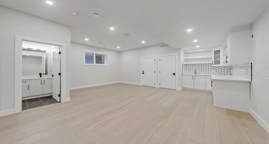2021 26 Avenue, Calgary, Alberta T2T 1E5, 4 Bedrooms Bedrooms, ,4 BathroomsBathrooms,Residential,For Sale,26,A2298065