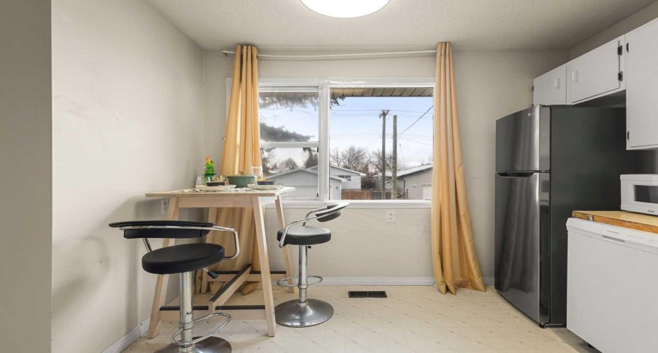 214 Huntington Close, Calgary, Alberta T2K 5B2, 5 Bedrooms Bedrooms, ,3 BathroomsBathrooms,Residential,For Sale,Huntington,A2299935